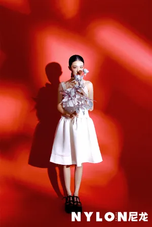 徐璐桃花妆优雅写真图片_5