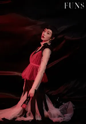 宣璐侠女斗笠帽酷飒写真图片