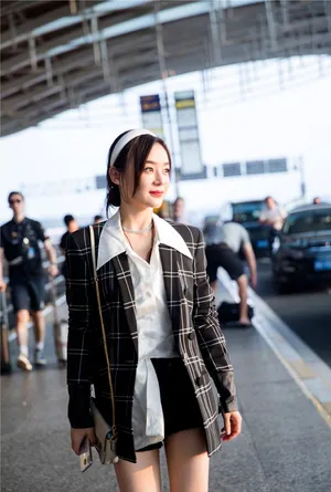 袁姗姗复古时尚机场街拍图片