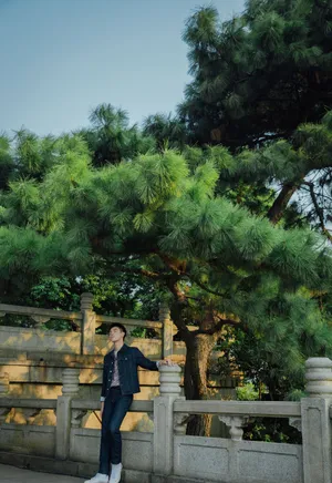 陈飞宇阳光帅气街拍图片_4