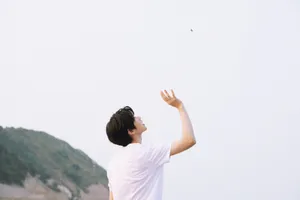蔡徐坤清爽海边写真图片_2
