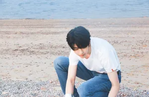 蔡徐坤清爽海边写真图片_5