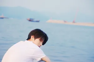 蔡徐坤清爽海边写真图片_8