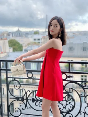 吴宣仪红裙性感优雅写真图片