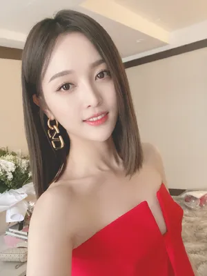 吴宣仪红裙性感优雅写真图片_6