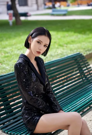 张予曦短发性感酷黑写真图片_2