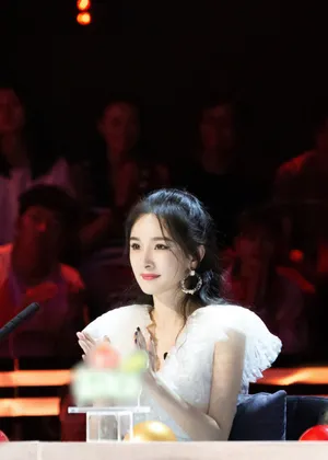 杨幂中国达人秀冲刺夜剧照图片