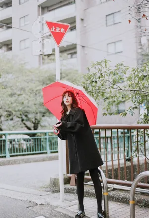 张子萱清新可人贝雷帽户外写真