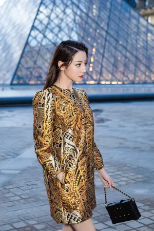 迪丽热巴精致优雅写真图片_4
