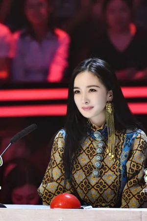 杨幂初秋性感时尚写真图片