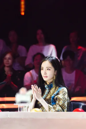 杨幂初秋性感时尚写真图片_3