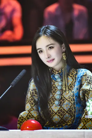 杨幂初秋性感时尚写真图片_6
