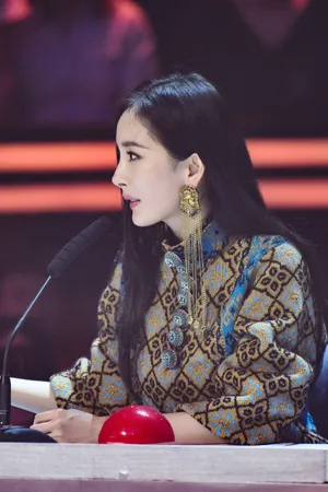 杨幂初秋性感时尚写真图片_8