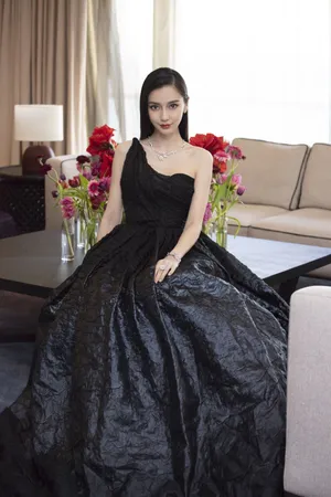 angelababy露肩性感写真图片_9