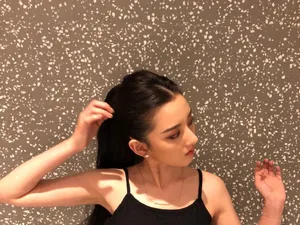 宋祖儿冷艳黑色系写真图片