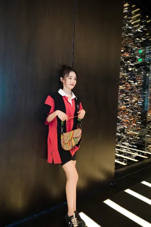 袁姗姗休闲甜美写真图片