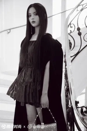 杨超越酷美暗黑系写真图片_3