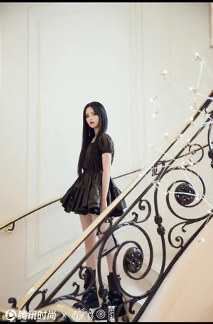 杨超越酷美暗黑系写真图片_4