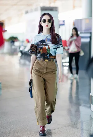 孟美岐简约时尚街拍图片_6