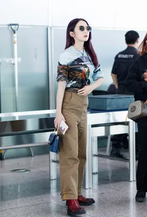 孟美岐简约时尚街拍图片_7