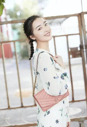 邓恩熙甜美阳光写真图片