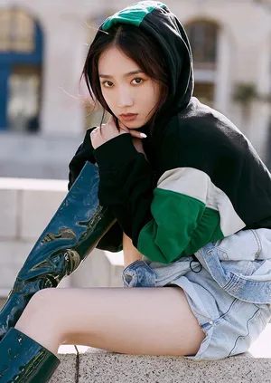 孟美岐最新时尚街拍图片_4