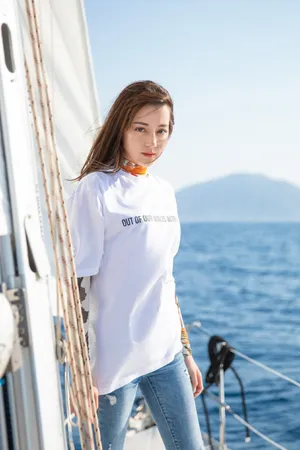 迪丽热巴海上旅拍写真图片_7