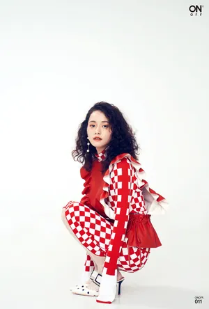 柴碧云卷发性感摩登写真图片_7