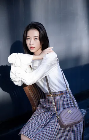 周雨彤清新迷人秋日写真图片