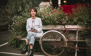 张嘉倪初秋轻盈浪漫街拍图片_2