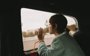 张嘉倪初秋轻盈浪漫街拍图片_3