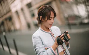 张嘉倪初秋轻盈浪漫街拍图片_7