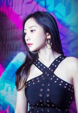 柳岩妩媚风情性感写真图片_1
