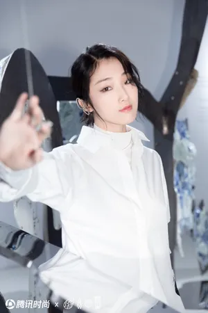 yamy简约摩登纯白写真图片_1