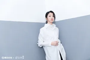 yamy简约摩登纯白写真图片