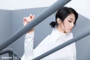yamy简约摩登纯白写真图片_2