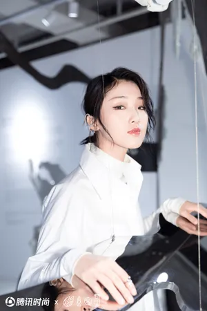 yamy简约摩登纯白写真图片_4