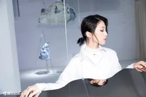 yamy简约摩登纯白写真图片_7