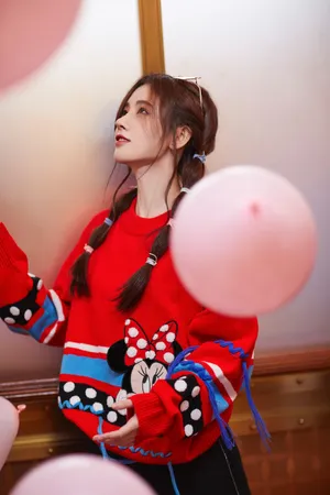 鞠婧祎甜美写真花絮照图片_4