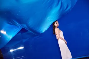 孙怡吊带裙性感活动照图片_2
