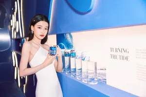 孙怡吊带裙性感活动照图片_4