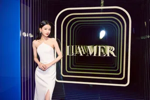 孙怡吊带裙性感活动照图片_5