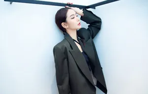 戚薇率性利落西装写真图片_2