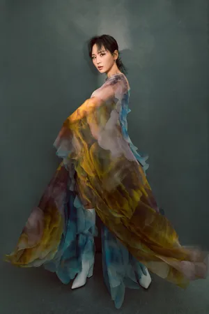 周笔畅印花霓裳裙写真图片_4