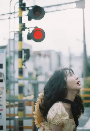 李菲儿港风慵懒卷街拍写真图片_4