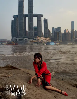 辛芷蕾性感芭莎封面大片写真图片_5