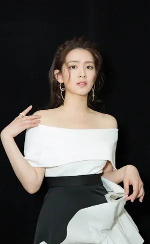 陈昊宇性感一字肩写真图片_3