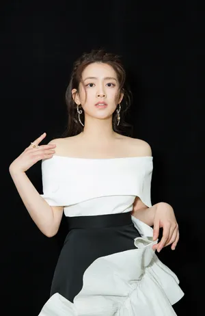 陈昊宇性感一字肩写真图片_4