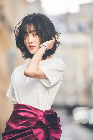 王梓薇甜美浪漫写真图片