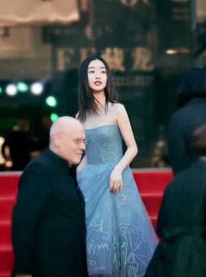 邓恩熙气质活动照图片_5